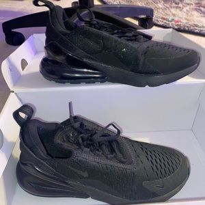 NIKE AIR MAX 270